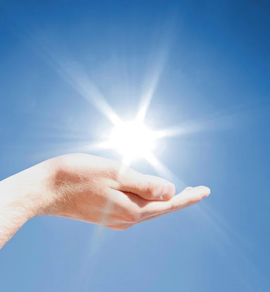 Holding the sun — Stock Photo, Image