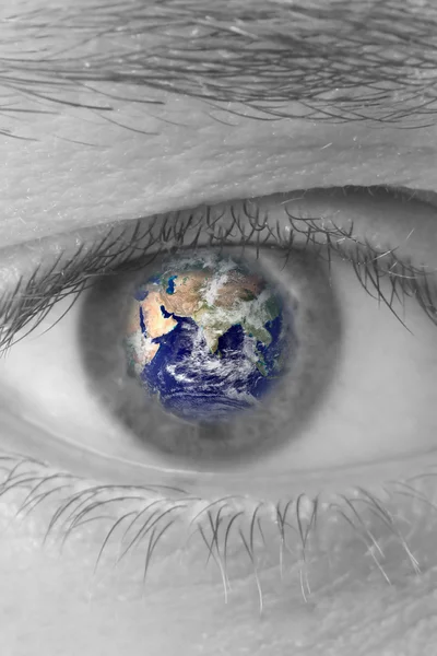 The world in one eye — Stock Photo, Image
