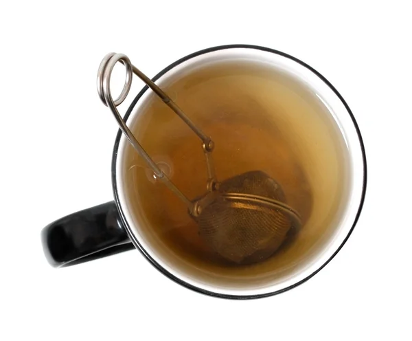 Пивоварение чая в чашке — стоковое фото