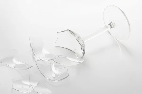 Shattered wine glass — Stock Photo, Image