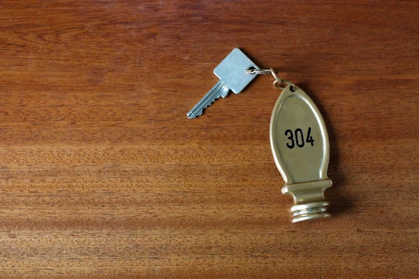 旅馆房间的钥匙 — 图库照片