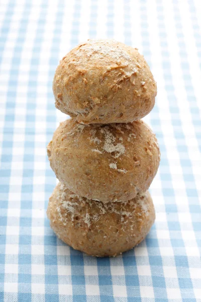 Rouleaux entiers de pain de farine — Photo