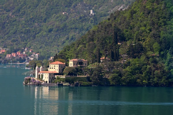 Vista de una antigua villa, lago como — Foto de Stock