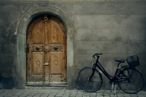 Vélo avec porte — Photo