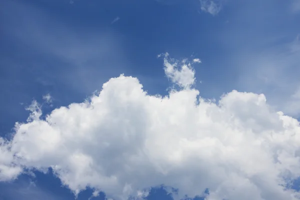 Las nubes en el cielo —  Fotos de Stock