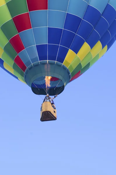 stock image Hot-air balloon floating with view of gondola and burner ignitio