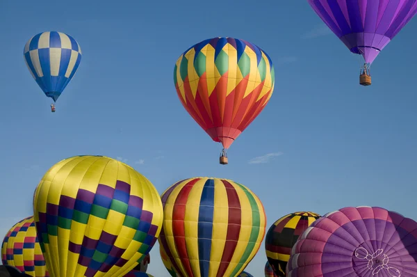 Hot-air balloon ascending over others — Stock Photo, Image