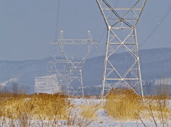 高电压电气主塔 — 图库照片
