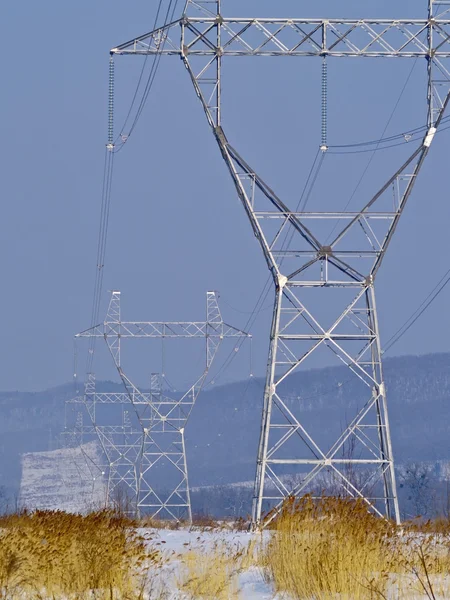 高电压电气主塔 — 图库照片