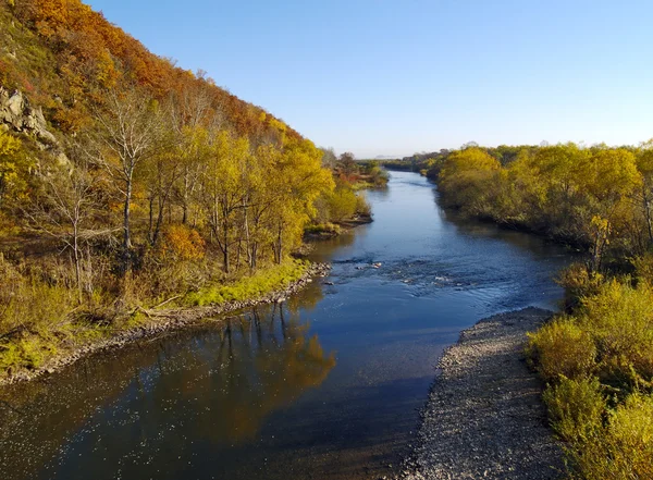 O rio em outono — Fotografia de Stock