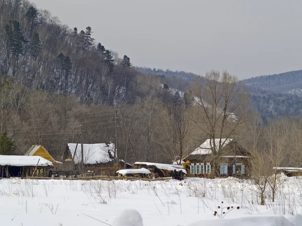 Village de la taïga en hiver — Photo