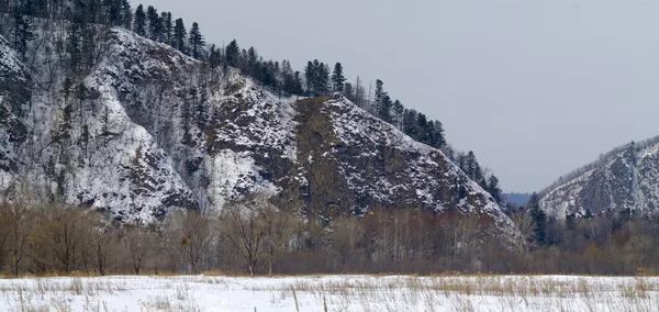 Bergsryggen av sihote-alin på vintern — Stockfoto