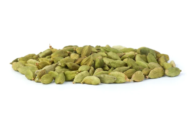 Piccola pila di semi di cardamomo verde — Foto Stock