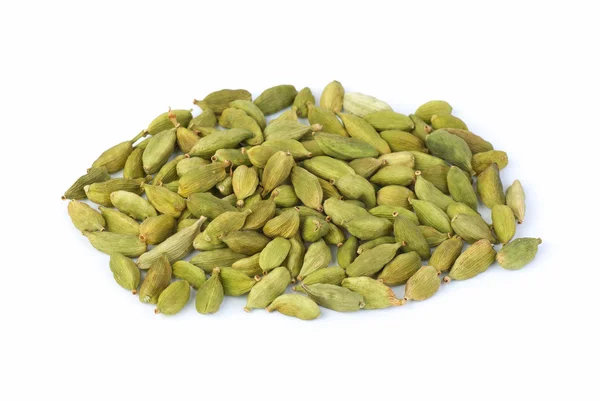 Маленькая груда зеленых семян кардамона — стоковое фото