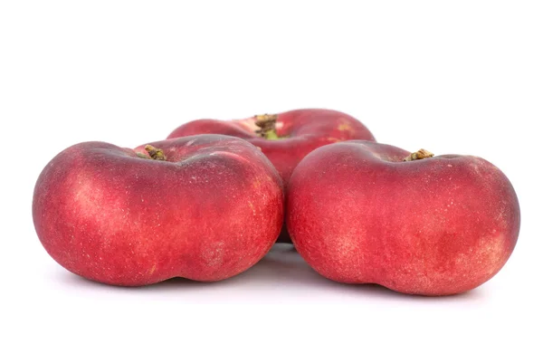 Tre röda platta persikor — Stockfoto