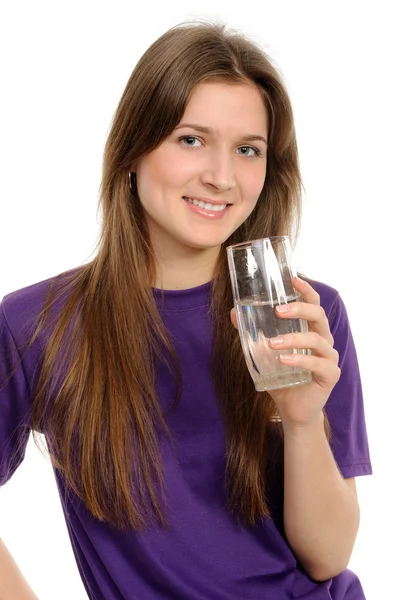 Ung kvinna med glas vatten — Stockfoto