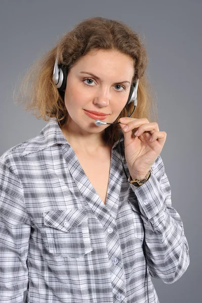 Młoda kobieta klienta przedstawiciel w słuchawki — Zdjęcie stockowe