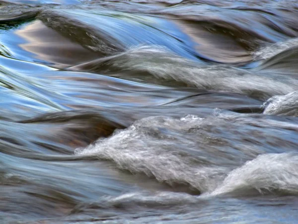Движущаяся вода — стоковое фото