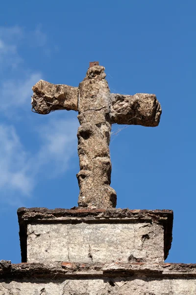 Krzyż kamienny grobowiec — Zdjęcie stockowe
