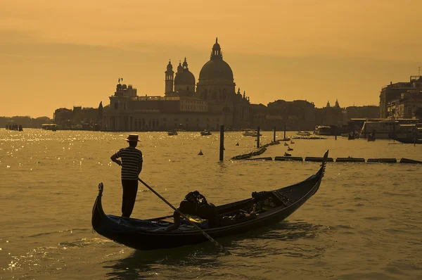 Gondoljär i Venedig, Italien — Stockfoto