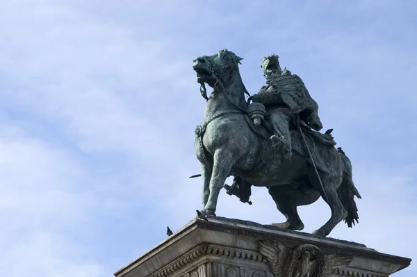 Statue Vittorio Emanuele à Milan — Photo