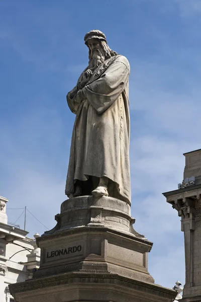 Estatua de Leonardo da Vinci en Milán — Foto de Stock