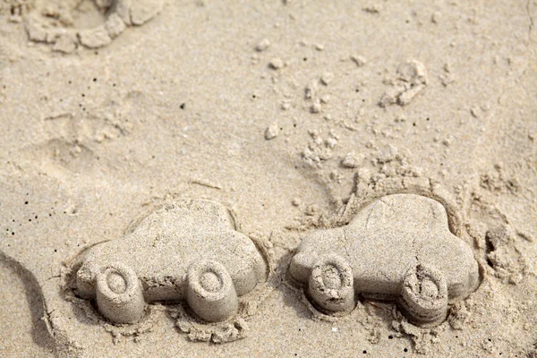 Car figures made of sand on Beach. Traveling by car — Stock Photo, Image