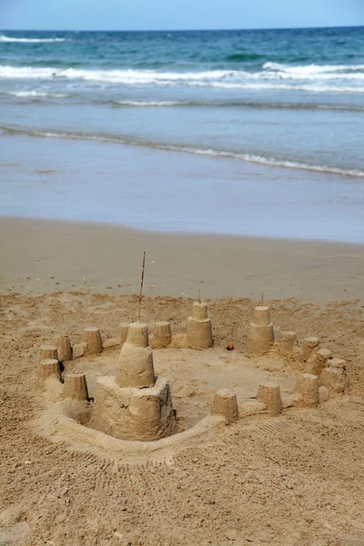 海岸で砂の城 — ストック写真