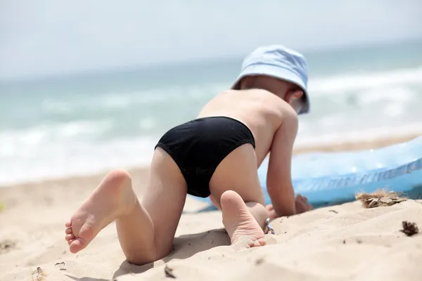 Barn sommaren på stranden — Stockfoto