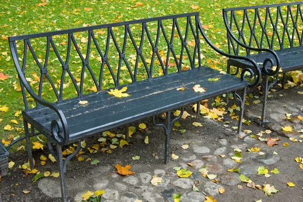 Bench in Herfstpark — Stockfoto