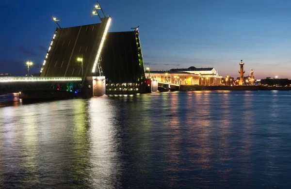 Міст - Біла ніч — стокове фото
