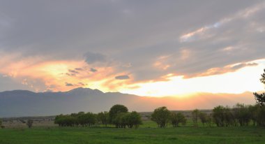 Doğada güzel bir gün batımı