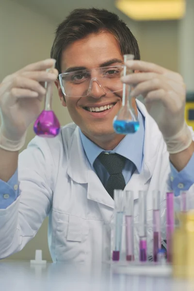 Arts wetenschapper in labaratory — Stockfoto