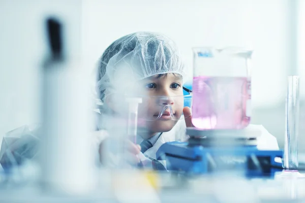Little child scientist in lab — Stock Photo, Image
