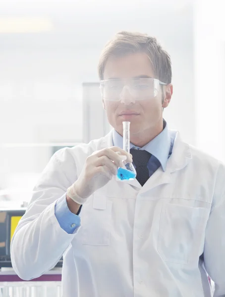Onderzoek en wetenschap in laboratorium — Stockfoto