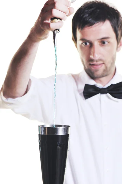 Pro barmen partisi içki kokteyl hazırlamak — Stok fotoğraf