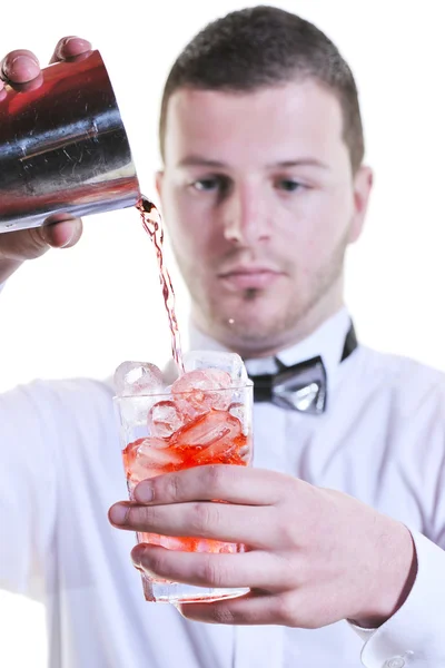 Pro csapos előkészítése koktél ital a fél — Stock Fotó