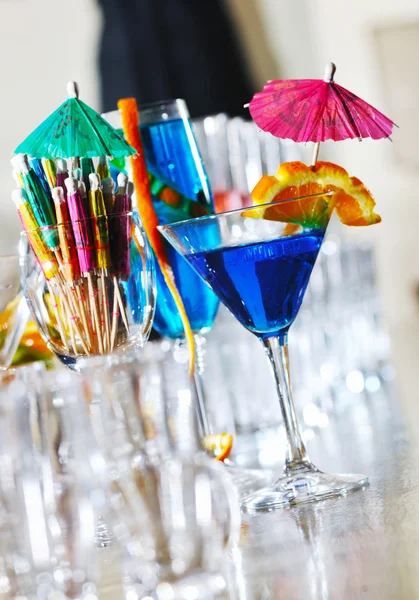 Drink cocktail fresco nel bar notturno — Foto Stock