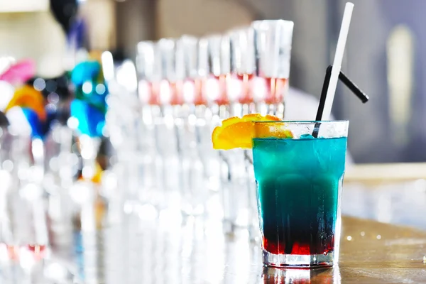 Verse cocktail drinken in de nachtbar van de — Stockfoto