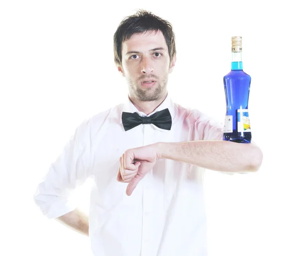 Pro μπάρμαν προετοιμάζει κοκτέιλ ποτό στο κόμμα — Φωτογραφία Αρχείου