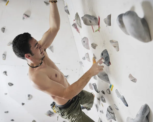 男人锻炼运动攀登 — 图库照片