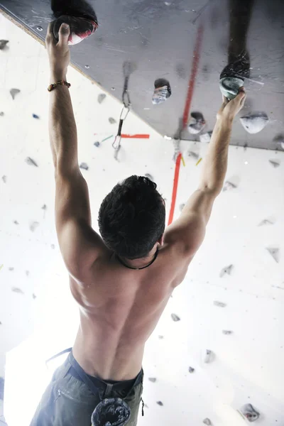 Homem exercício esporte escalada — Fotografia de Stock