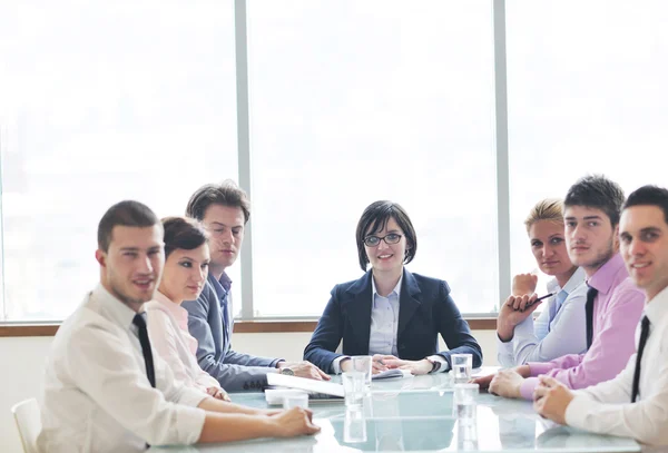 Groep van het bedrijfsleven tijdens vergadering — Stockfoto