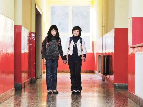 학교에서 행복 한 학생들 — 스톡 사진
