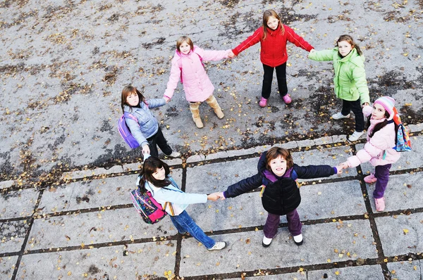 Dziewczyny w szkole ucieka — Zdjęcie stockowe