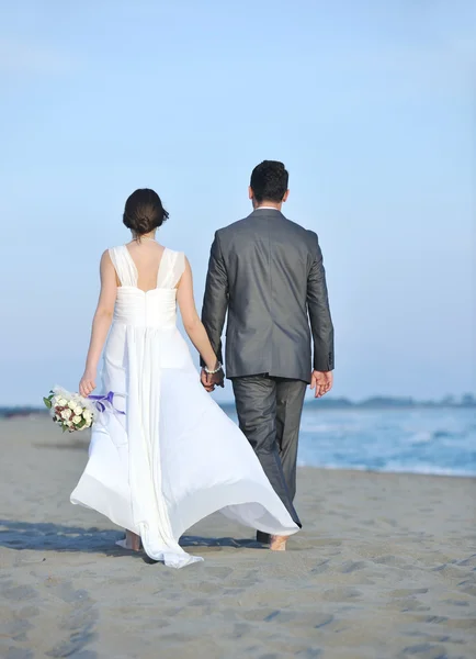 Plaża romantyczny ślub na zachodzie słońca — Zdjęcie stockowe