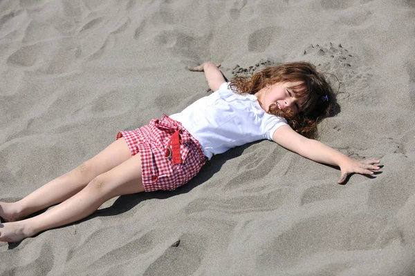 Retrato de niña en la playa —  Fotos de Stock