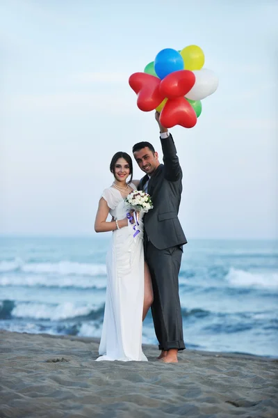 Plaża romantyczny ślub na zachodzie słońca — Zdjęcie stockowe