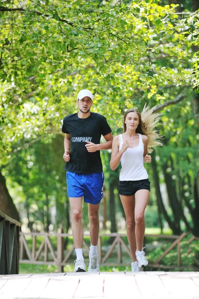 Couple jogging extérieur — Photo