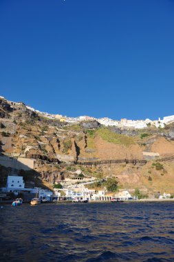 Santorini adası kıyısı ile lüks yat